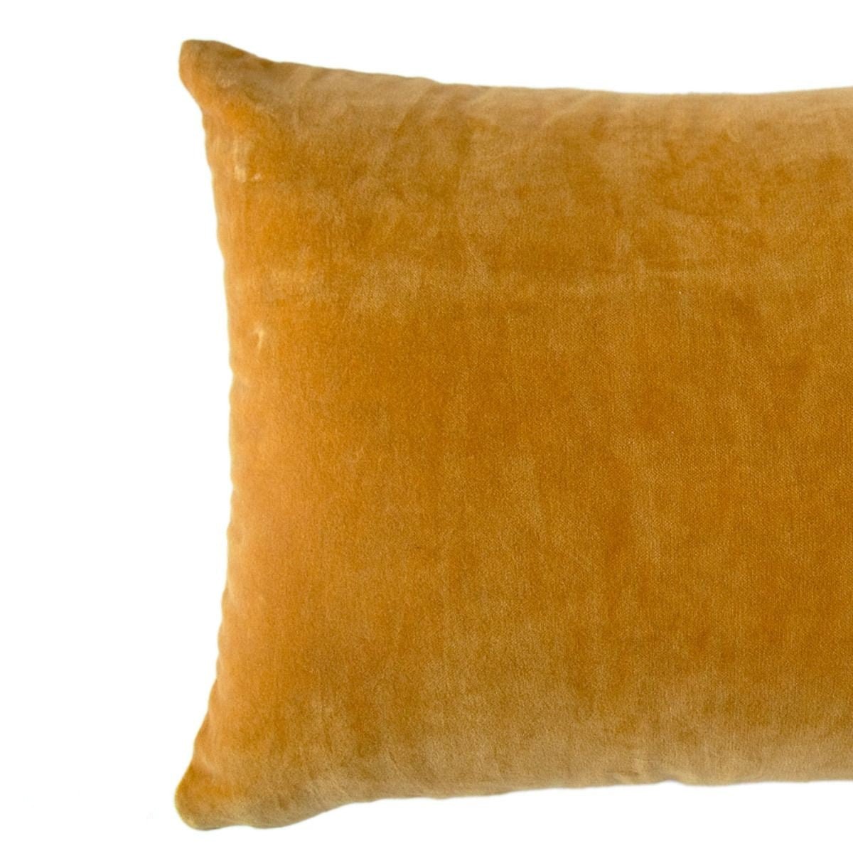 Sametový polštář SHELLIA MUSTARD - CO.DE Concept