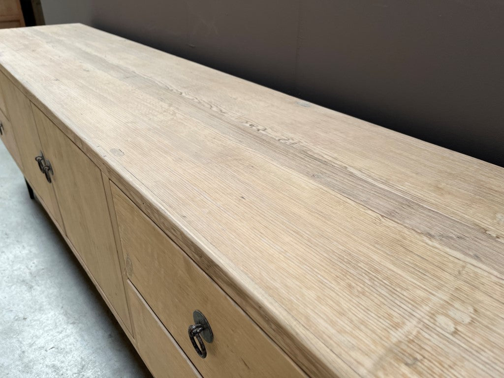 Dřevěný TV stolek LIVORNO DE PAGTER - CO.DE Concept