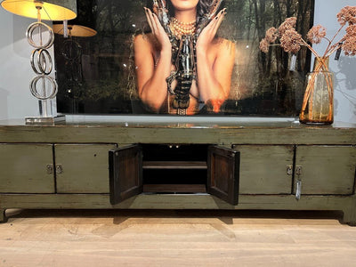 Lakovaný TV stolek LARISSA GREEN DE PAGTER - CO.DE Concept